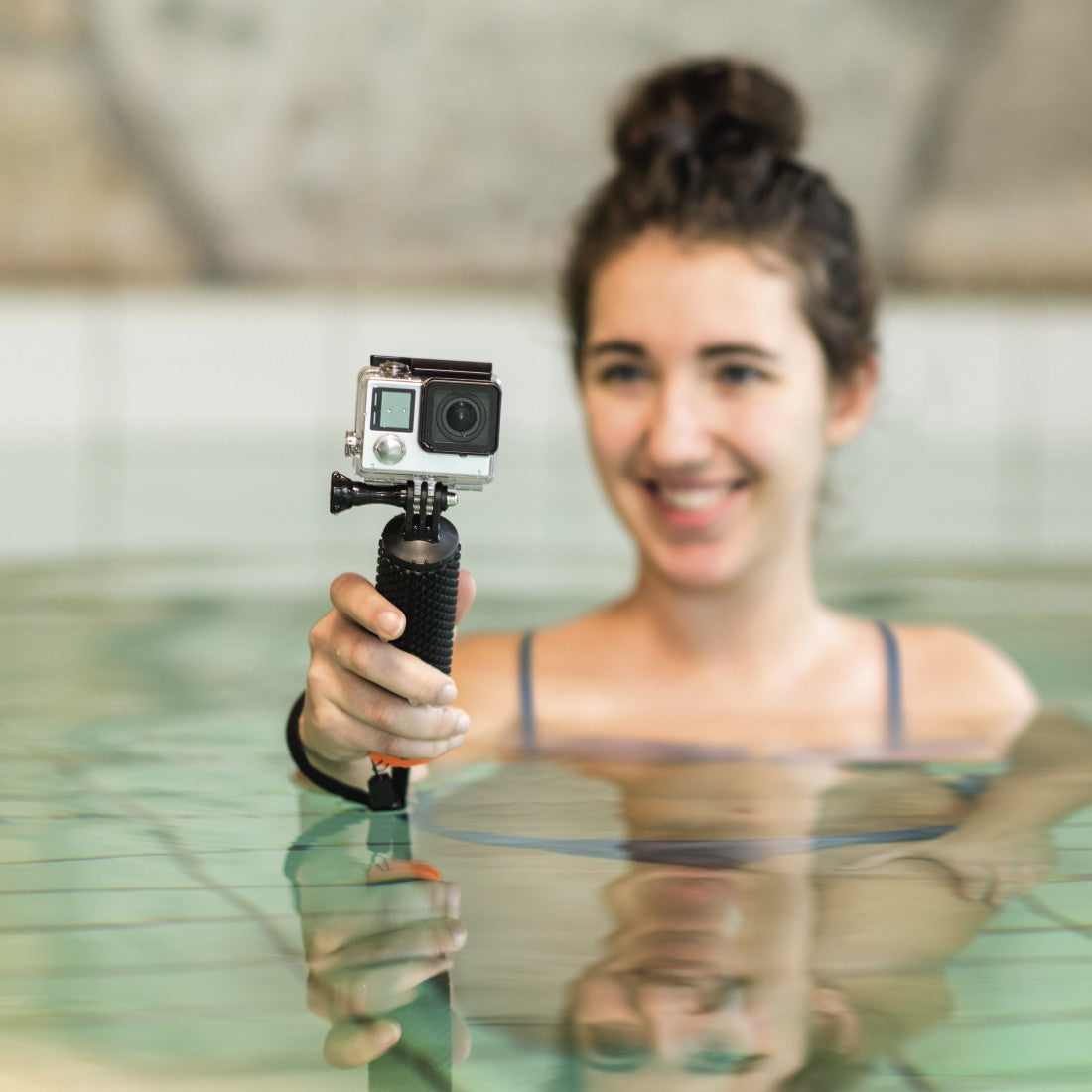 Hama 00004458 Schwimmgriff – 1/4"-Gewinde, mit Trageschlaufe – für GoPro, ActionCam – Schwarz