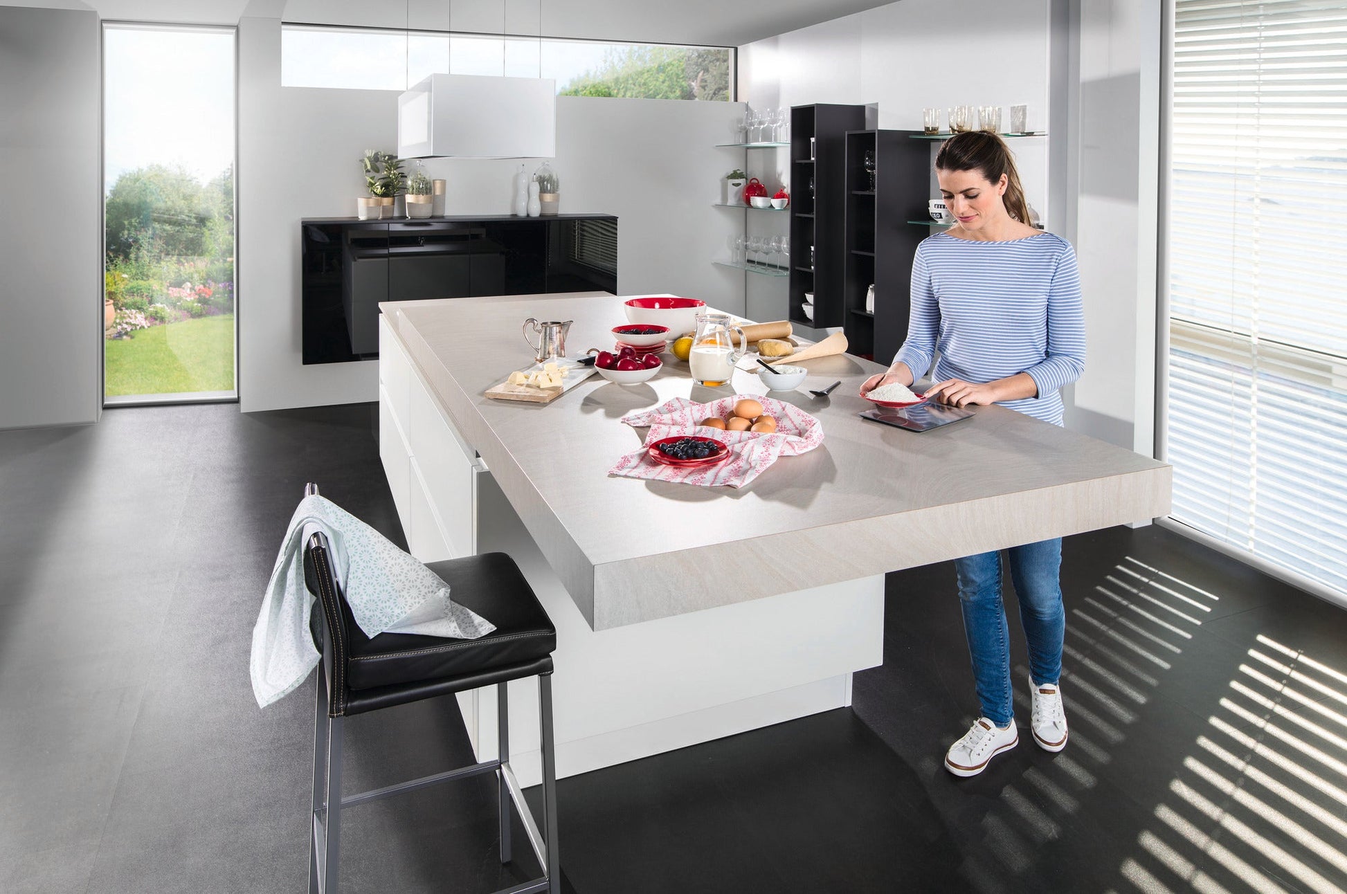 Leifheit Küchenwaage – Scale Page Comfort 300 – bis 10 kg, 1 g Teilung, silber