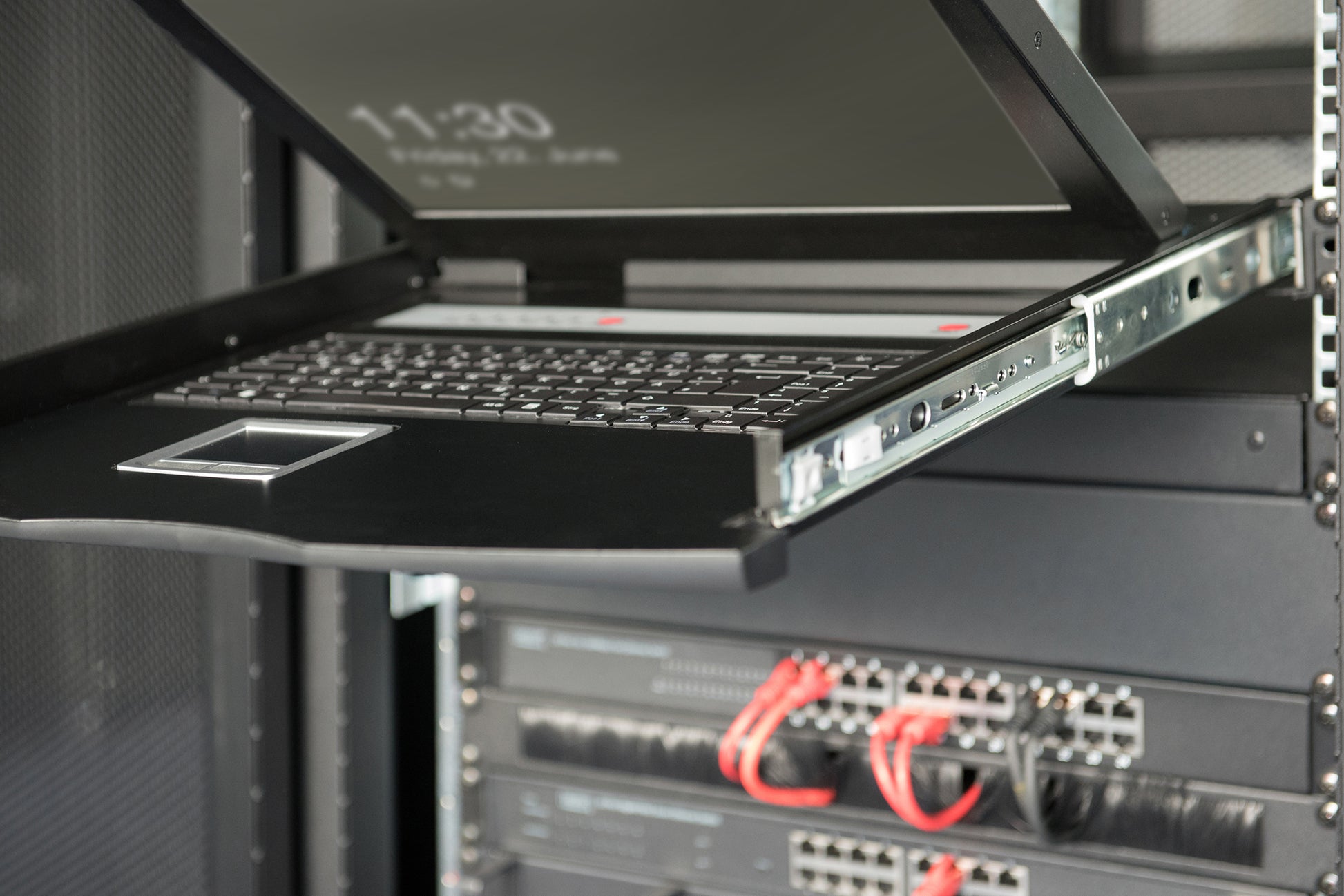Digitus 19" Rack-LCD-Konsole – 16-Port VGA KVM, 1920 × 1080, DE QWERTZ, USB 2.0, Touchpad – 1U