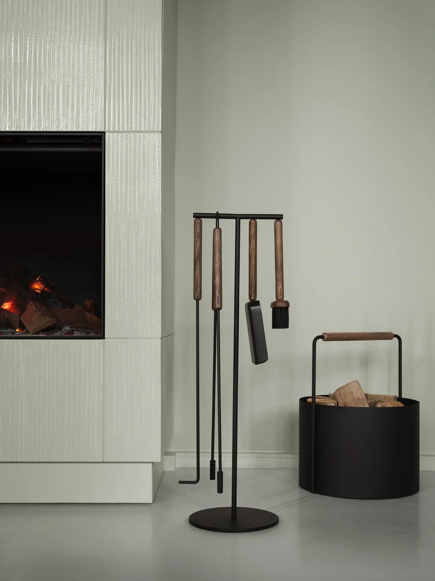 Blomus Aufbewahrungskorb – Stahl/Eiche – Schwarz/Braun – mit Griffen, FSC 100% – 350 × 452 × 350 mm