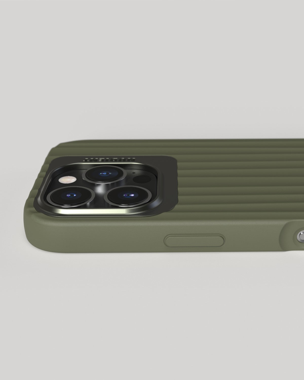 Nudient – Backcover Bold – für Apple iPhone 16 Pro – Olive – MagSafe-kompatibel