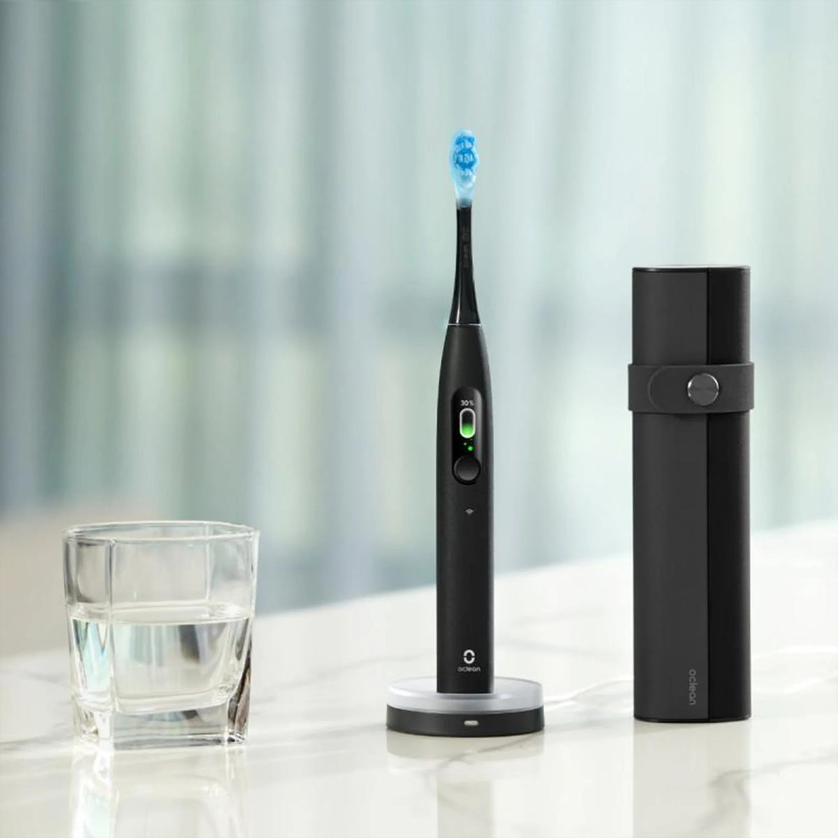 Oclean Schallzahnbürste V8100 – Smart-Touchscreen, 84’000 Bewegungen/min – 3 Bürstenköpfe, Reiseetui – Schwarz