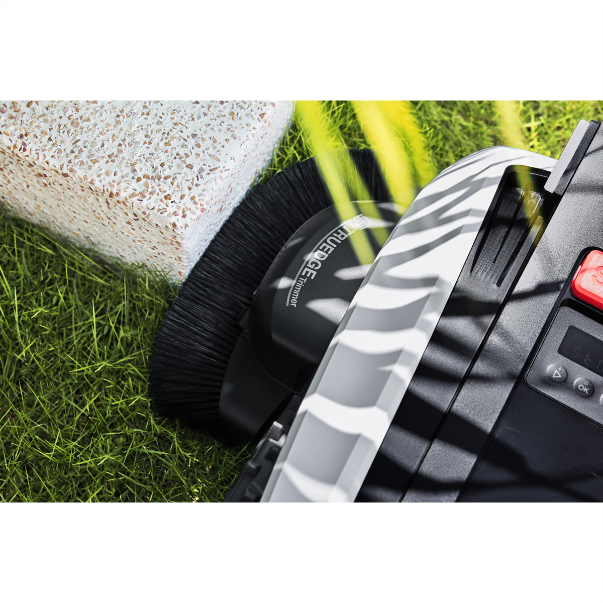 Ecovacs GOAT O1200 LiDAR Pro Rasenmähroboter – 21 V – bis 1200 m² – Schnittbreite 220 mm – inkl. Ladestation