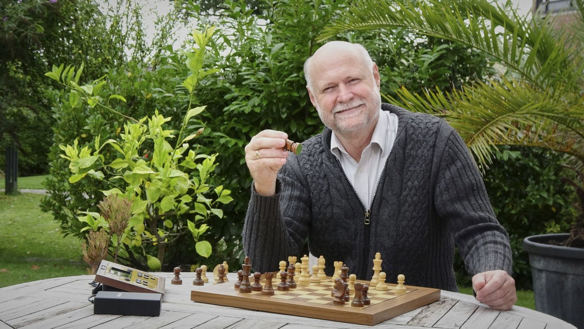 Millennium Chess Classics Exclusive Desktop – Strategiespiel, 1–2 Spieler, 60 min