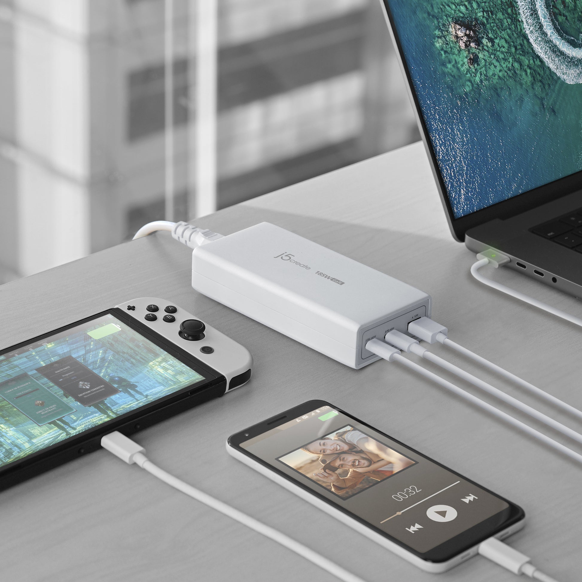 j5create Netzteil – 185 W, 3× USB-C, PD 3.1, GaN