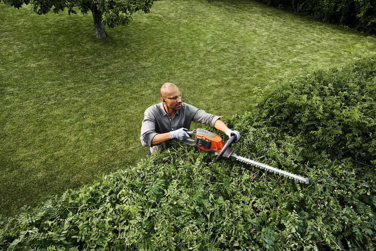 Husqvarna 215iHD45 Akku-Heckenschere – 36 V – 450 mm – max. Schnitt Ø 25 mm – Solo – BLi-X