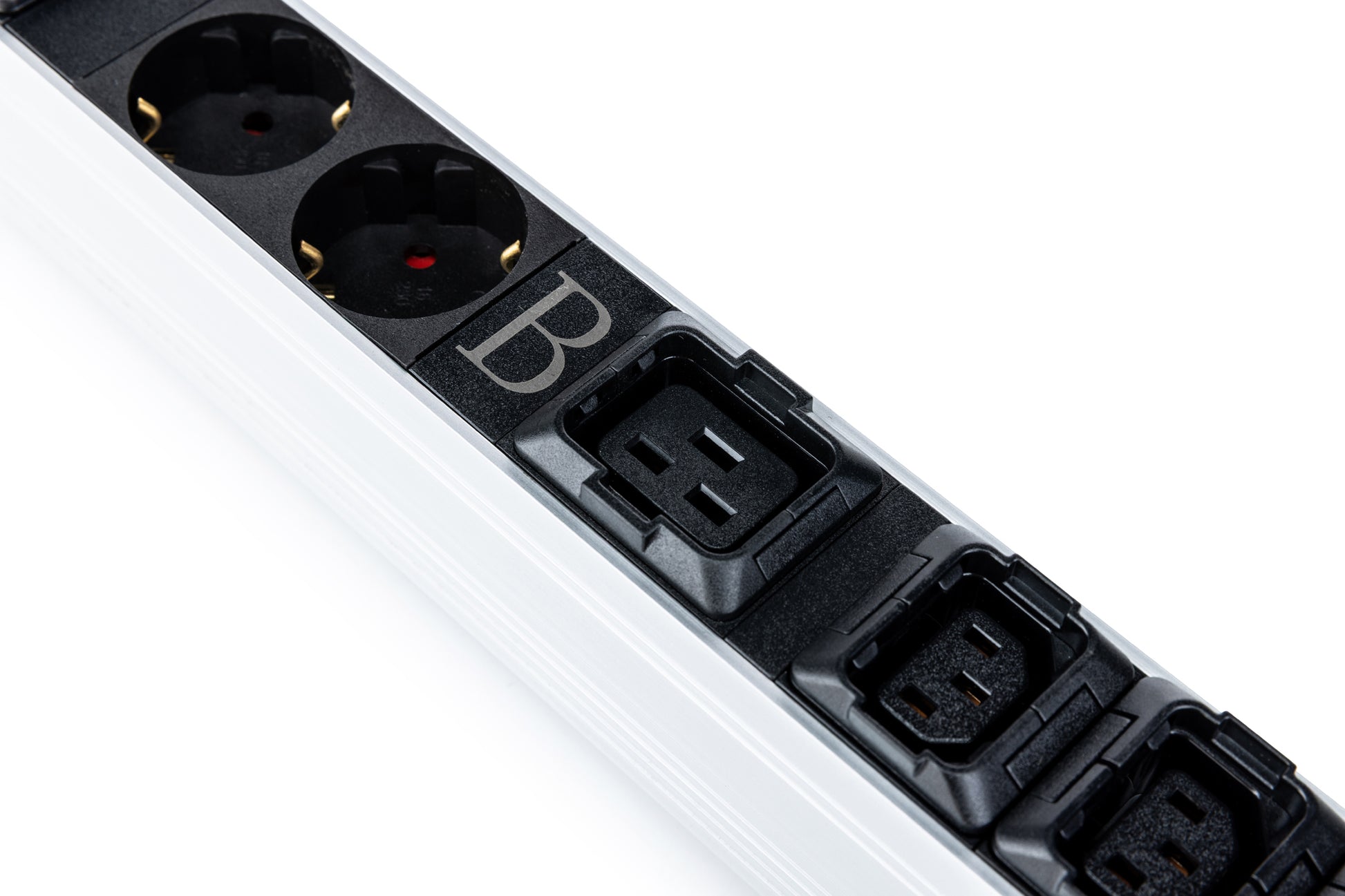 Digitus Rack-PDU Basic, einphasig, 30× IEC (Schuko, IEC C13, IEC C19), 32 A, IEC 60309