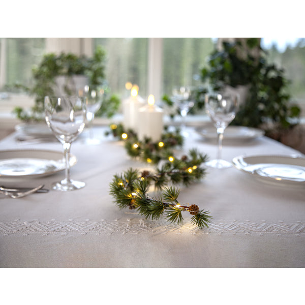 Star Trading Lichterkette Larix – 140 cm, 0,18 W, Warmweiss, IP44, Grün, Timer, Batteriebetrieb (3× AA)