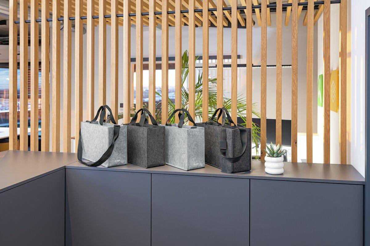Sigel Tragetasche Desk Sharing Bag Classic L – 21 l, rPET-Filz, Hellgrau, 50 × 28 × 15 cm