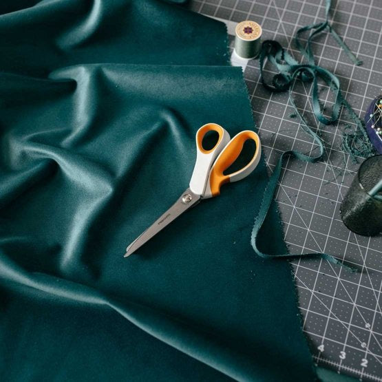 Fiskars Konturenschere 24,2 cm, für Rechtshänder – Edelstahl, Softgrip, Zickzack, Orange/Weiss