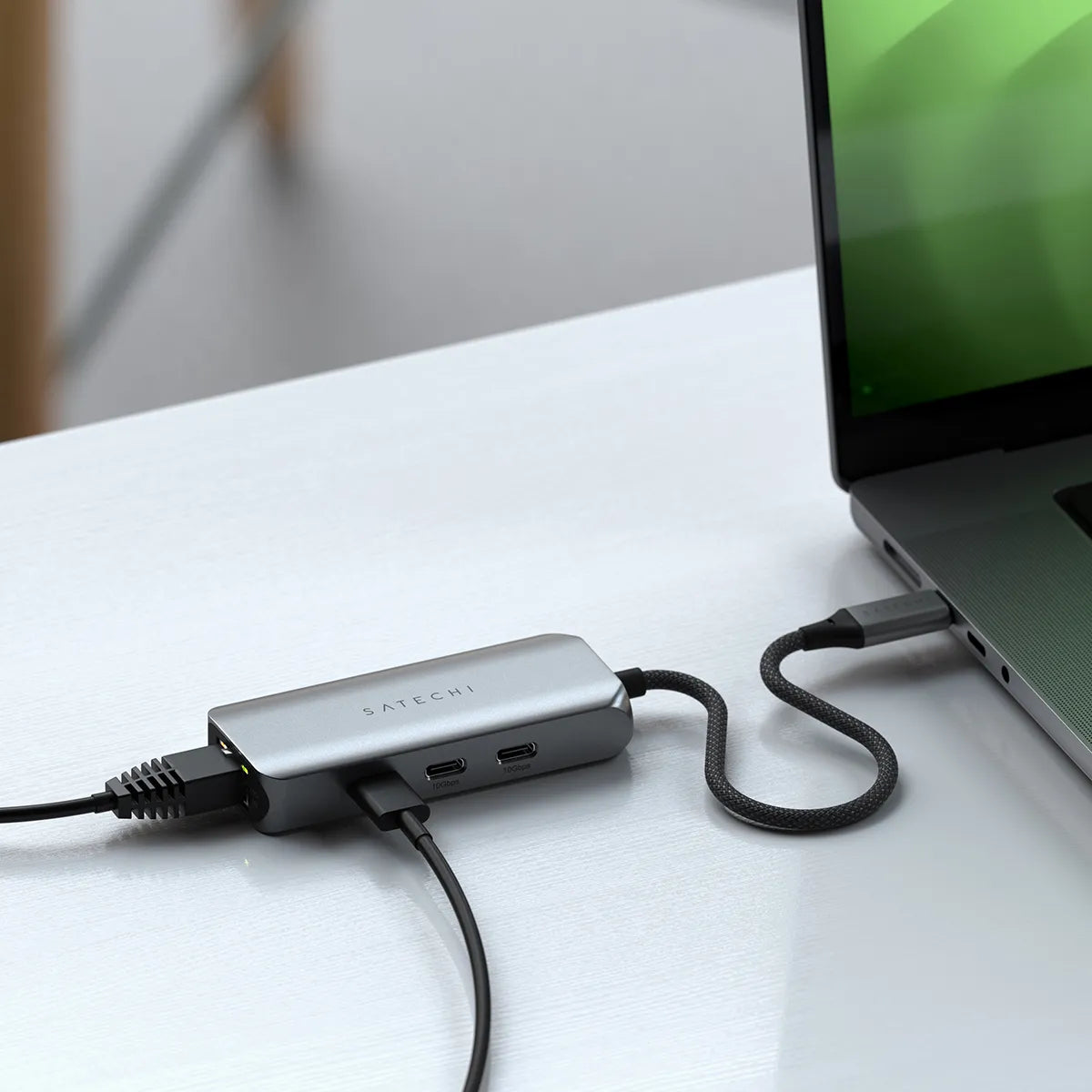Satechi ST-H3C25EM Multiport-Adapter – USB-C, 3× USB-C, 2,5GbE, für Mac/iPadOS/Windows