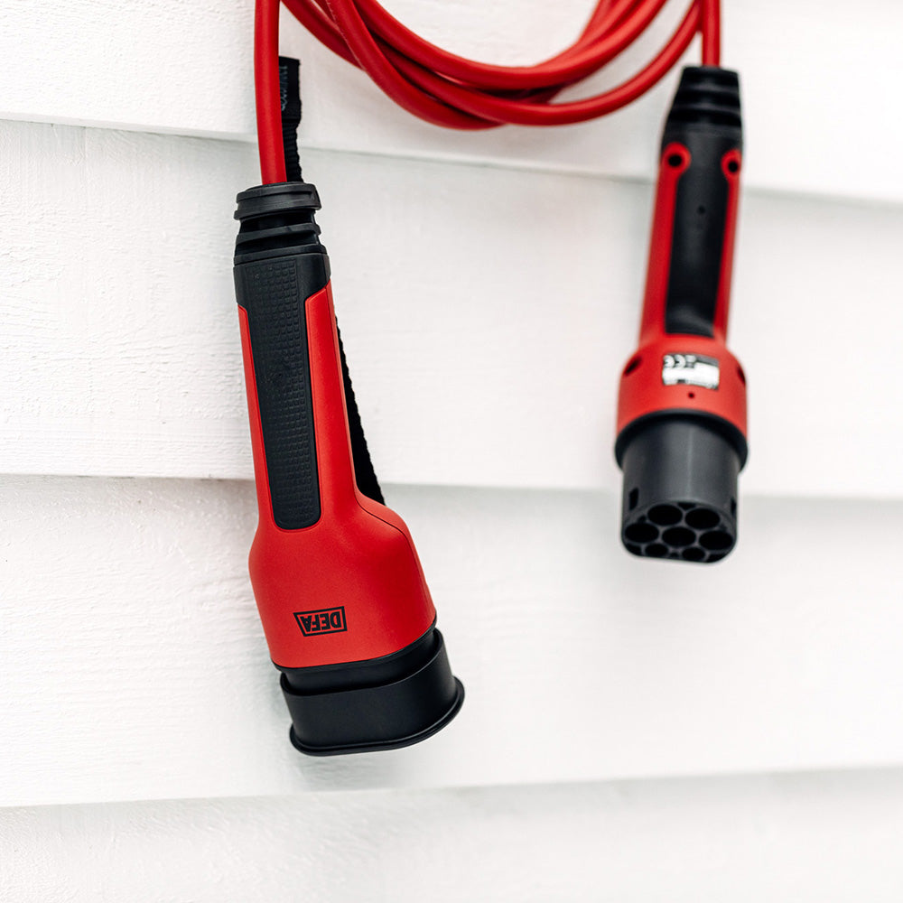 DEFA eConnect Rotes Verlängerungskabel, Typ 2–Typ 2, 7,5 m, 3-phasig 22 kW, 32 A, IP44, Abgewinkelt – Rot