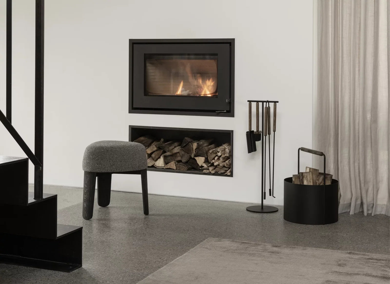 Blomus Aufbewahrungskorb – Stahl/Eiche – Schwarz/Braun – mit Griffen, FSC 100% – 350 × 452 × 350 mm