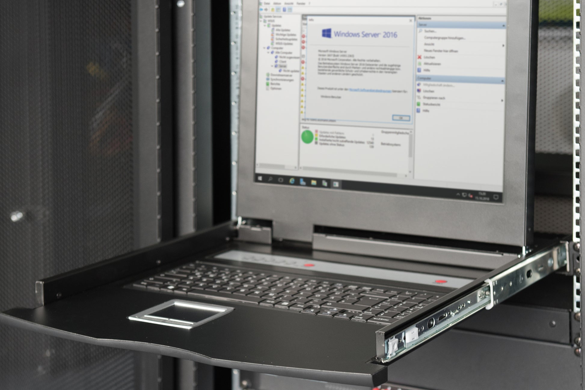 Digitus 17" Rack-LCD-Konsole – 1920 × 1080, 8-Port VGA KVM, Schweiz QWERTZ, USB 2.0 – 1U