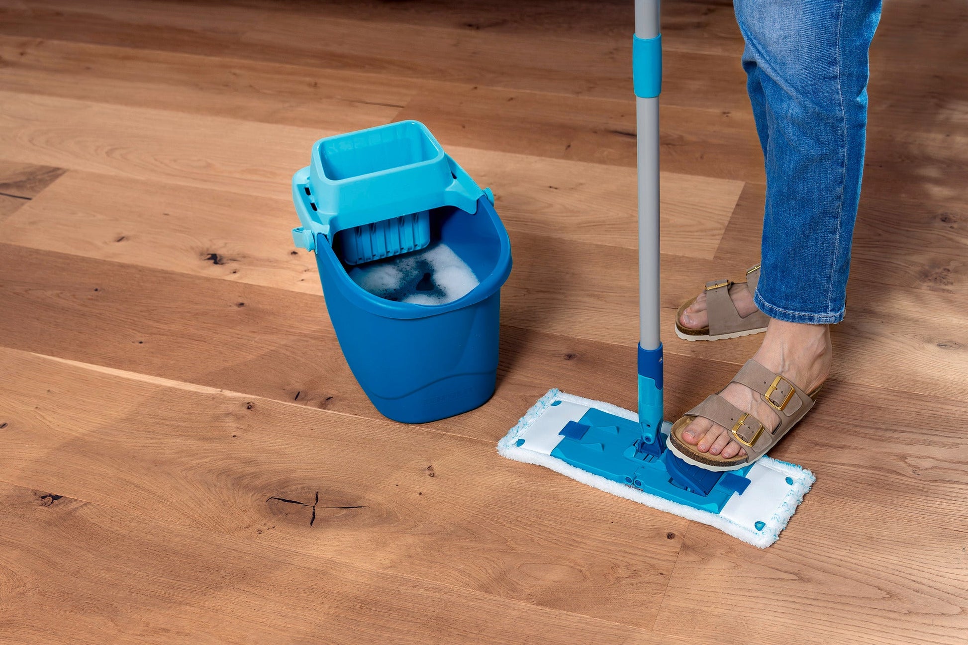 Leifheit Putzeimer Power Clean M – 10 l – Kunststoff – türkis, 26,0 × 38,0 × 25,0 cm