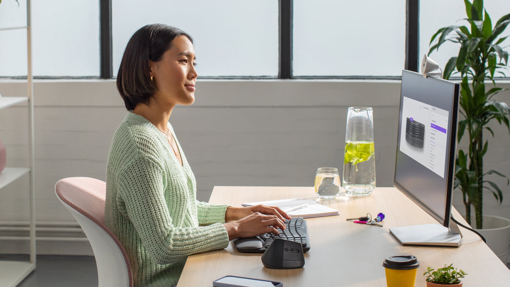 Logitech Wave Keys – Ergonomische Tastatur – Bluetooth & 2,4 GHz (Logi Bolt USB‑A) – mit Handballenauflage