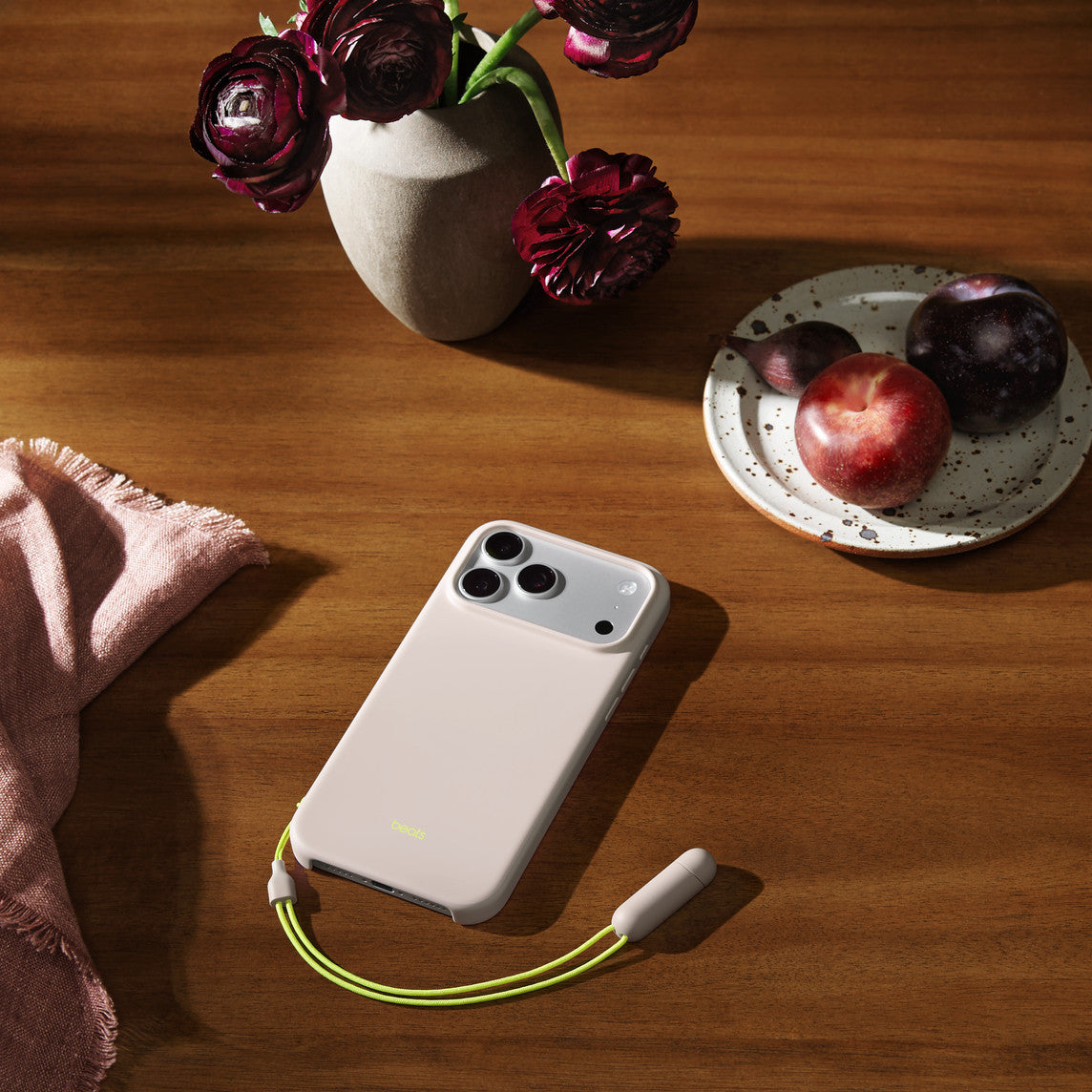 Apple Backcover – für Apple iPhone 17 Pro Max – beige – mit Ständer, MagSafe-kompatibel