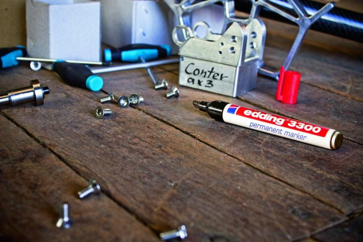 Edding 3300 Permanentmarker – Keilspitze 1–5 mm – Mehrfarbig, 10er-Pack – für Glas, Metall und Kunststoff