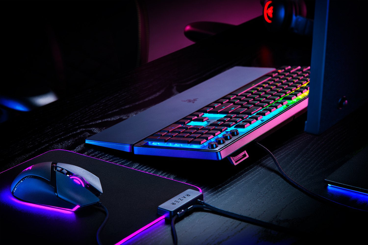 Razer Ornata V3 – Gaming-Tastatur – Membran, kabelgebunden (USB) – RGB – QWERTZ (DE) – mit Handballenauflage