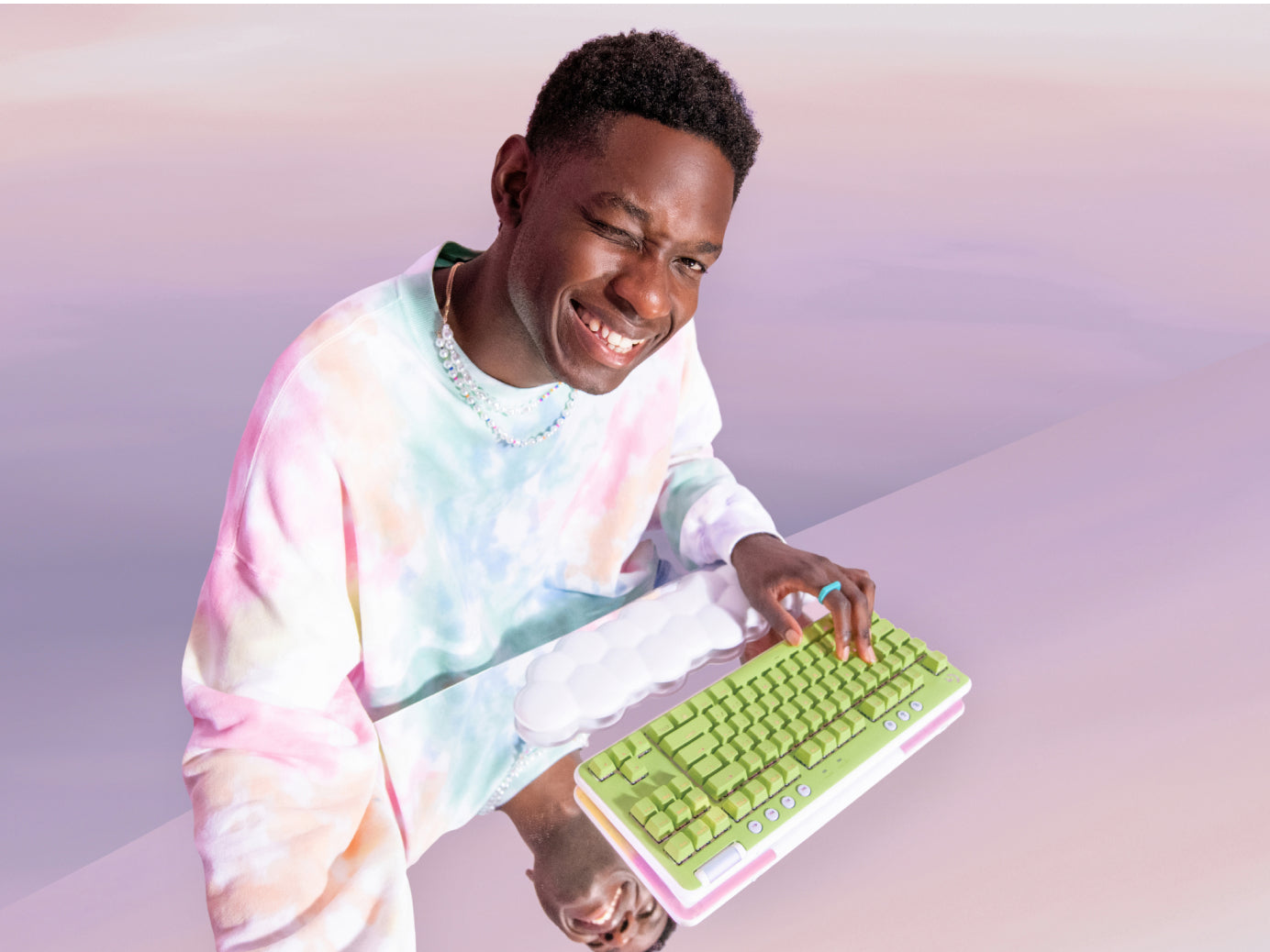 Logitech G G715 – Gaming-Tastatur TKL – mechanisch (GX Red) – Bluetooth & 2,4 GHz – QWERTY (Nordic) – RGB