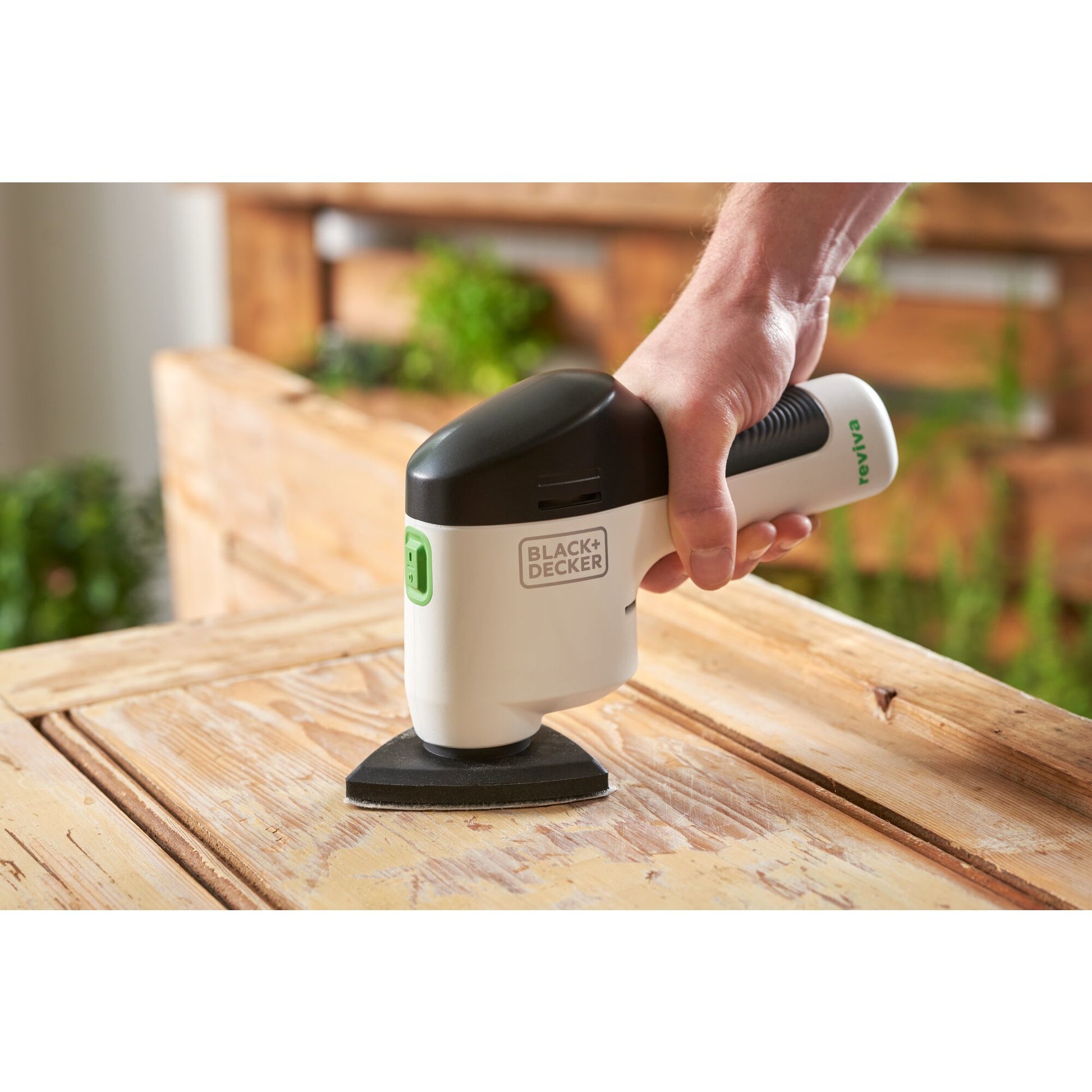 Black & Decker Akku-Deltaschleifer REVDS12C – 12 V – 92 × 92 mm – 1×1,5 Ah & Ladegerät – Klettfix-System