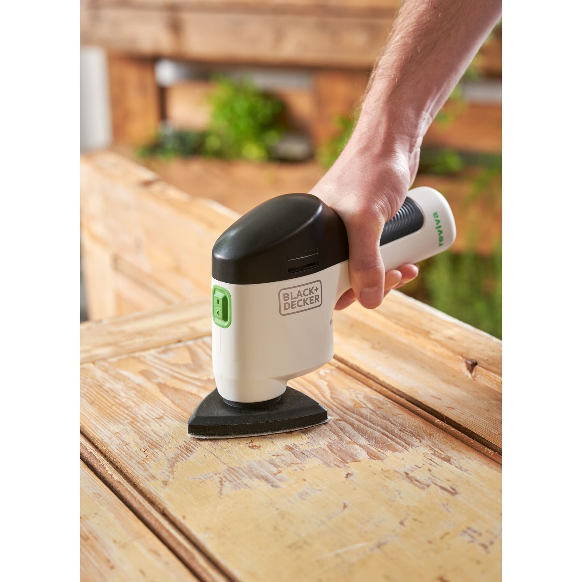 Black & Decker Akku-Deltaschleifer REVDS12C – 12 V – 92 × 92 mm – 1×1,5 Ah & Ladegerät – Klettfix-System