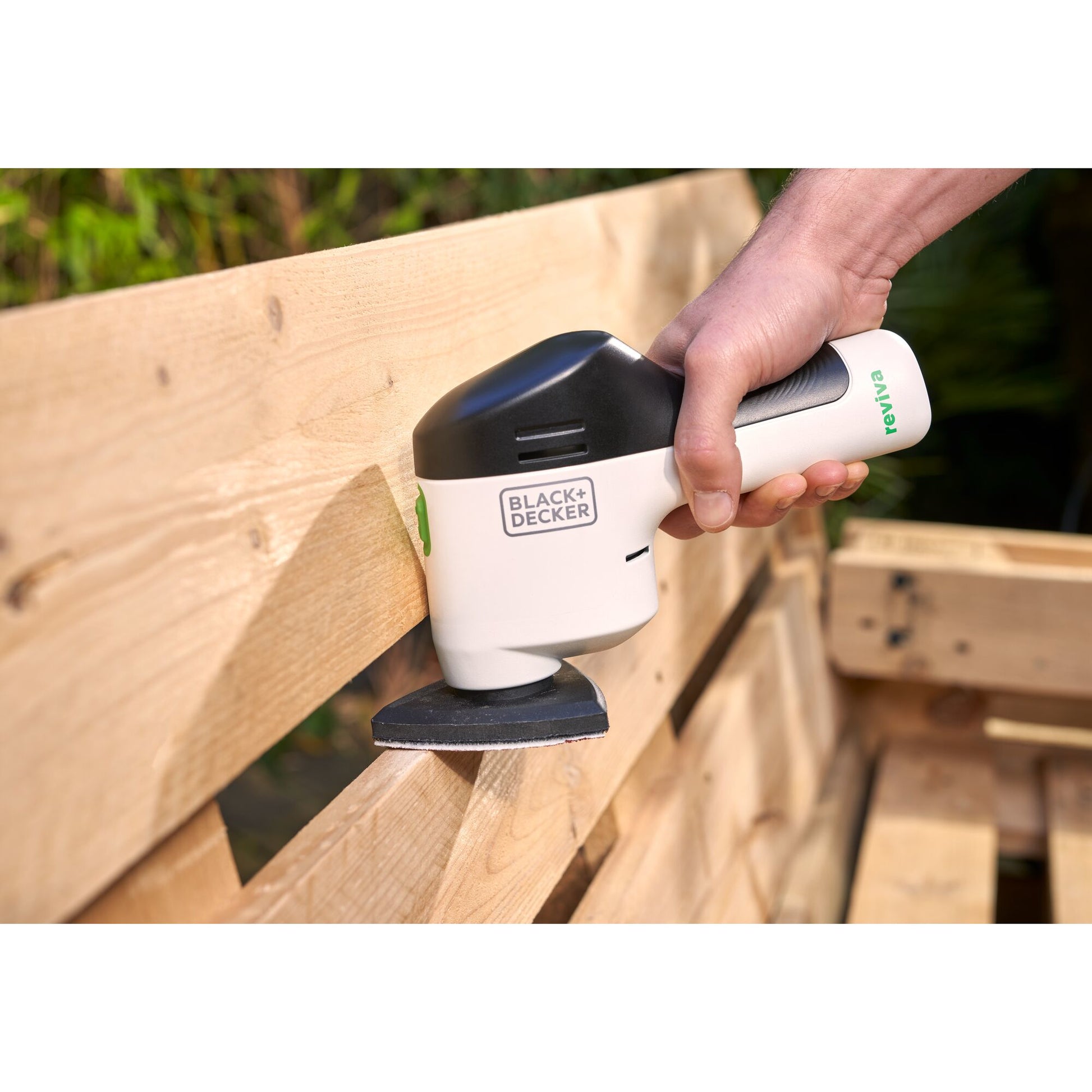 Black & Decker Akku-Deltaschleifer REVDS12C – 12 V – 92 × 92 mm – 1×1,5 Ah & Ladegerät – Klettfix-System