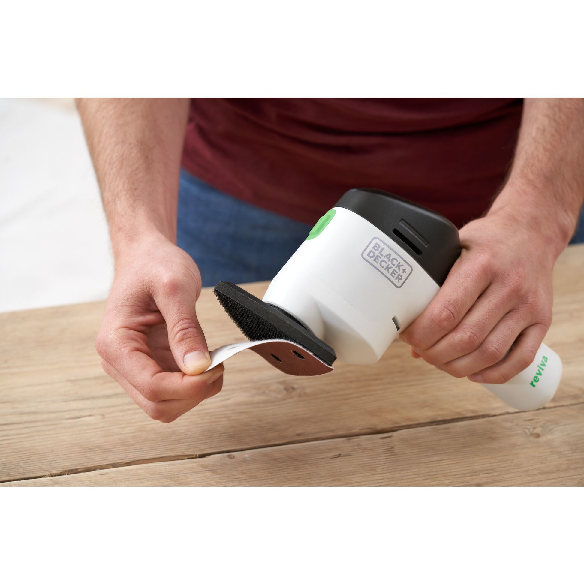 Black & Decker Akku-Deltaschleifer REVDS12C – 12 V – 92 × 92 mm – 1×1,5 Ah & Ladegerät – Klettfix-System