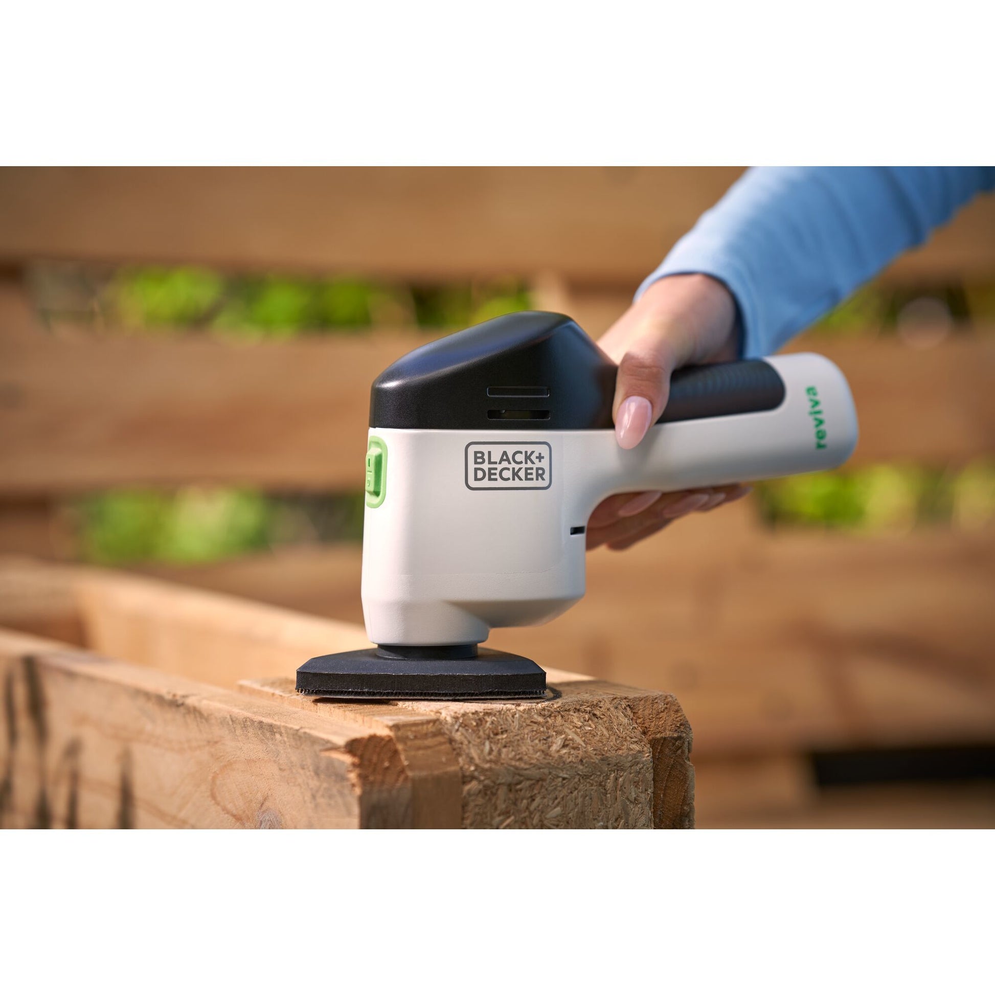 Black & Decker Akku-Deltaschleifer REVDS12C – 12 V – 92 × 92 mm – 1×1,5 Ah & Ladegerät – Klettfix-System