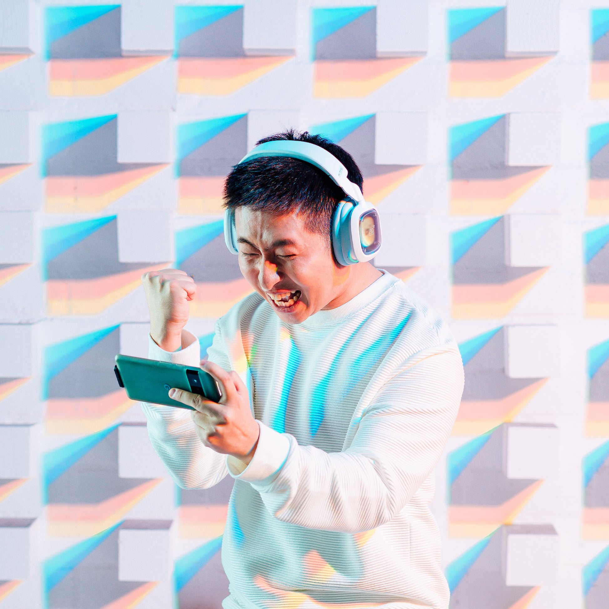 ASTRO Gaming A30 Gaming-Headset – Over-Ear, Stereo, Kabel + BT, mit USB-A-Dongle, Weiss