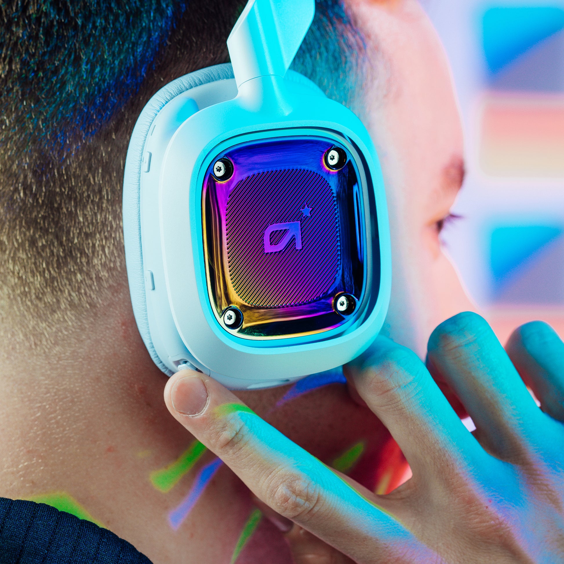 ASTRO Gaming A30 Gaming-Headset – Over-Ear, Stereo, Kabel + BT, mit USB-A-Dongle, Weiss