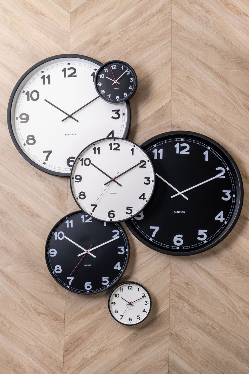 Karlsson Wanduhr New Classic Small – Ø 20 cm, schwarz, Metall, lautlos