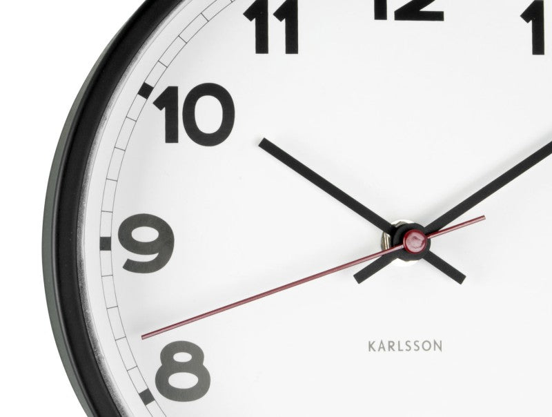 Karlsson Wanduhr New Classic Small – Ø 20 cm, schwarz, Metall, lautlos