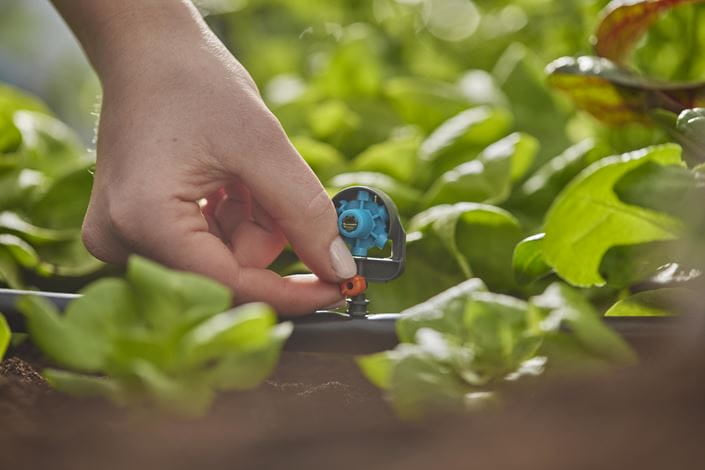 Gardena 6-in-1 Sprühdüse – 34 mm, Kunststoff, Grau/Türkis/Orange, Endzeilenmontage, für Micro-Drip-System
