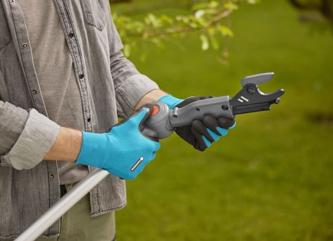 Gardena HighCut 250/18V Akku-Teleskop-Baumschere – 18 V – Max. Aststärke 28 mm – POWER FOR ALL