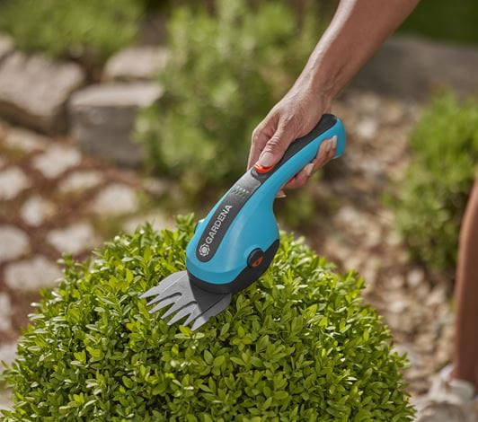 Gardena ClassicCut Li Akku-Grasschere – 3,6 V – Klingenbreite 8 cm – 2,5 Ah & Ladegerät