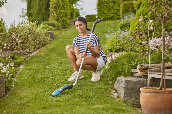Gardena ComfortCut Li – Akku-Grasschere 80 mm, Li-Ion, mit Akku und Ladegerät, Schwarz, Grün
