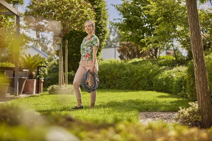 Gardena Gartenschlauch Liano – 20 m, Ø 13 mm, PVC/Textil, Grau/Schwarz/Orange, max. 22 bar