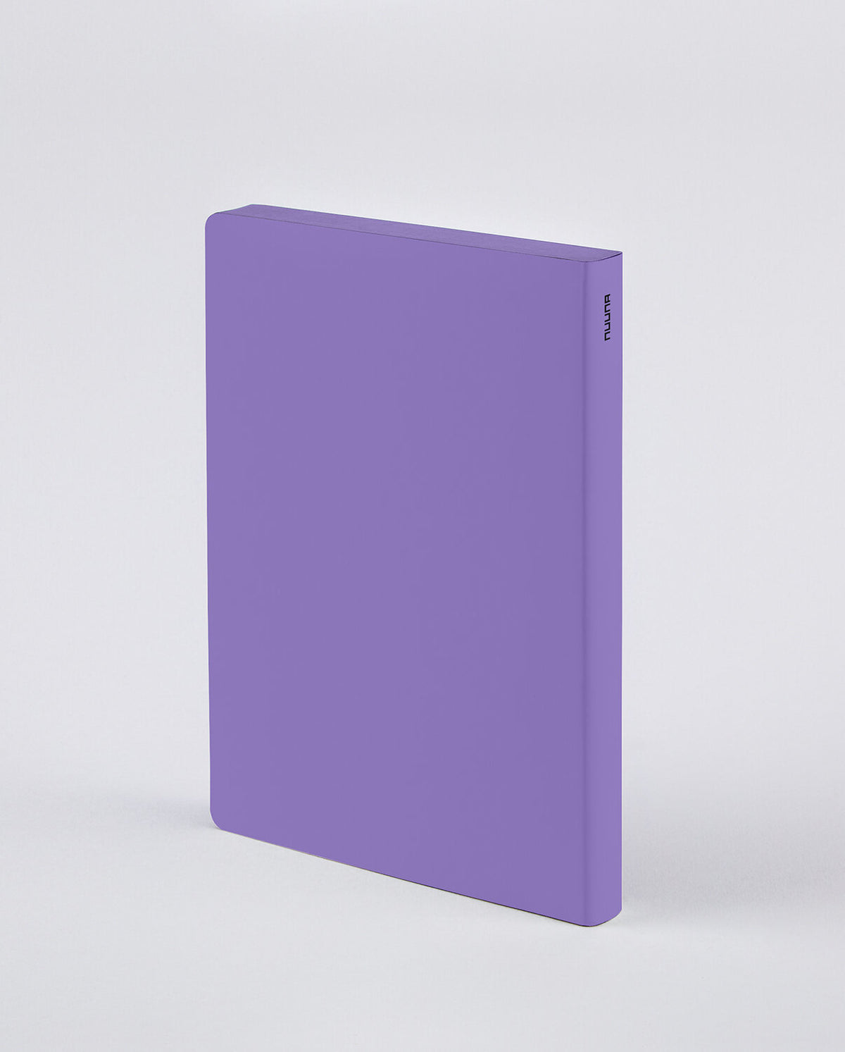 nuuna Notizbuch – 165 × 220 mm – 120 g/m² – Softcover, nummerierte Seiten – schwarz/violett