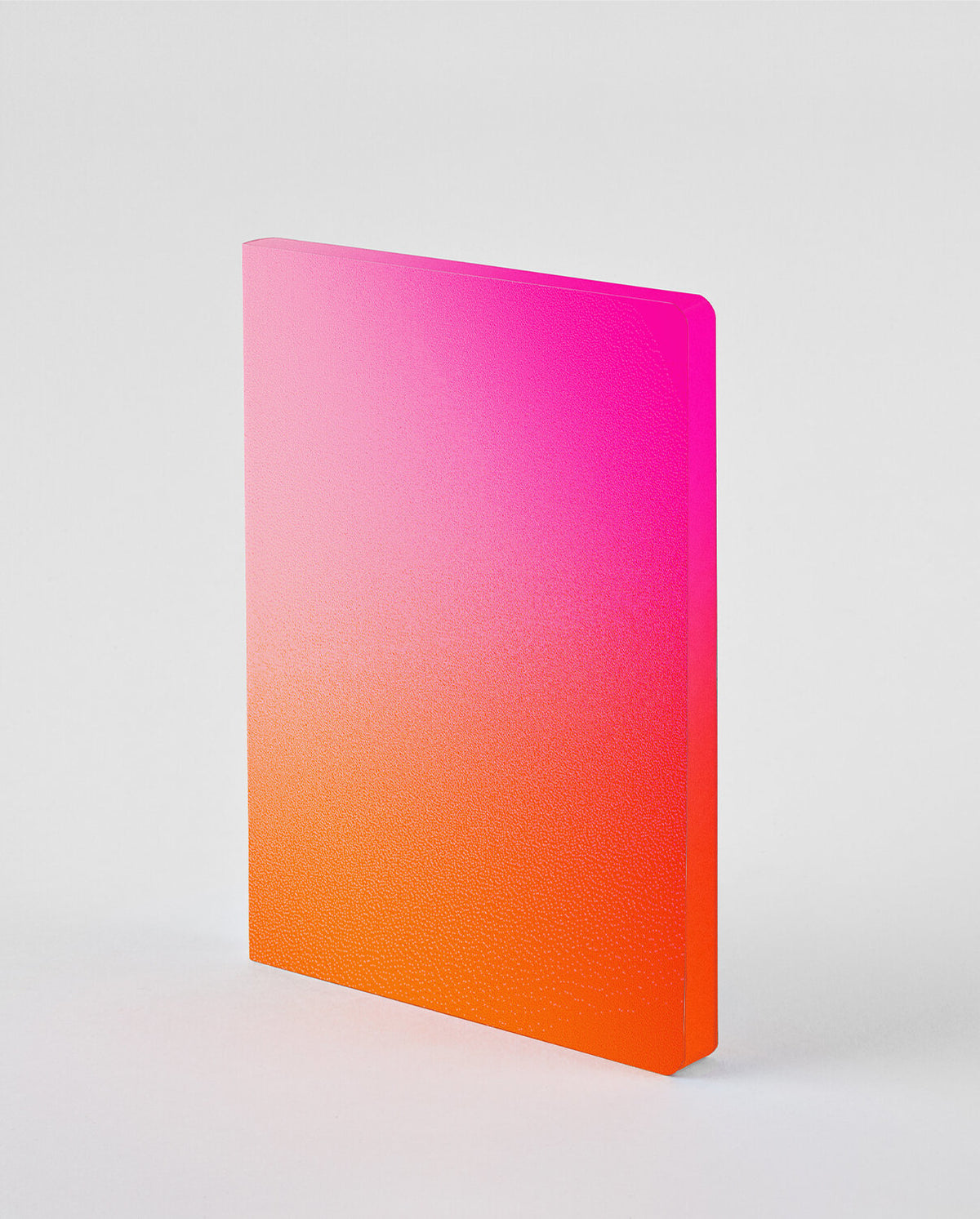 nuuna Notizbuch – 165 × 220 mm – 176 Seiten – 120 g/m² – Softcover, nummeriert, Fadenheftung, orange/pink/weiß