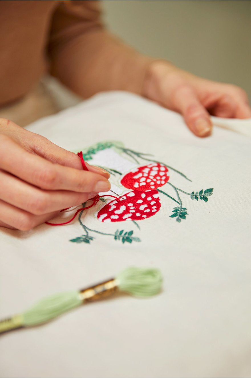 DMC Gift of Stitch – Nähset – Einkaufstasche Pilzmotiv 35 × 42 cm – 18-teilig