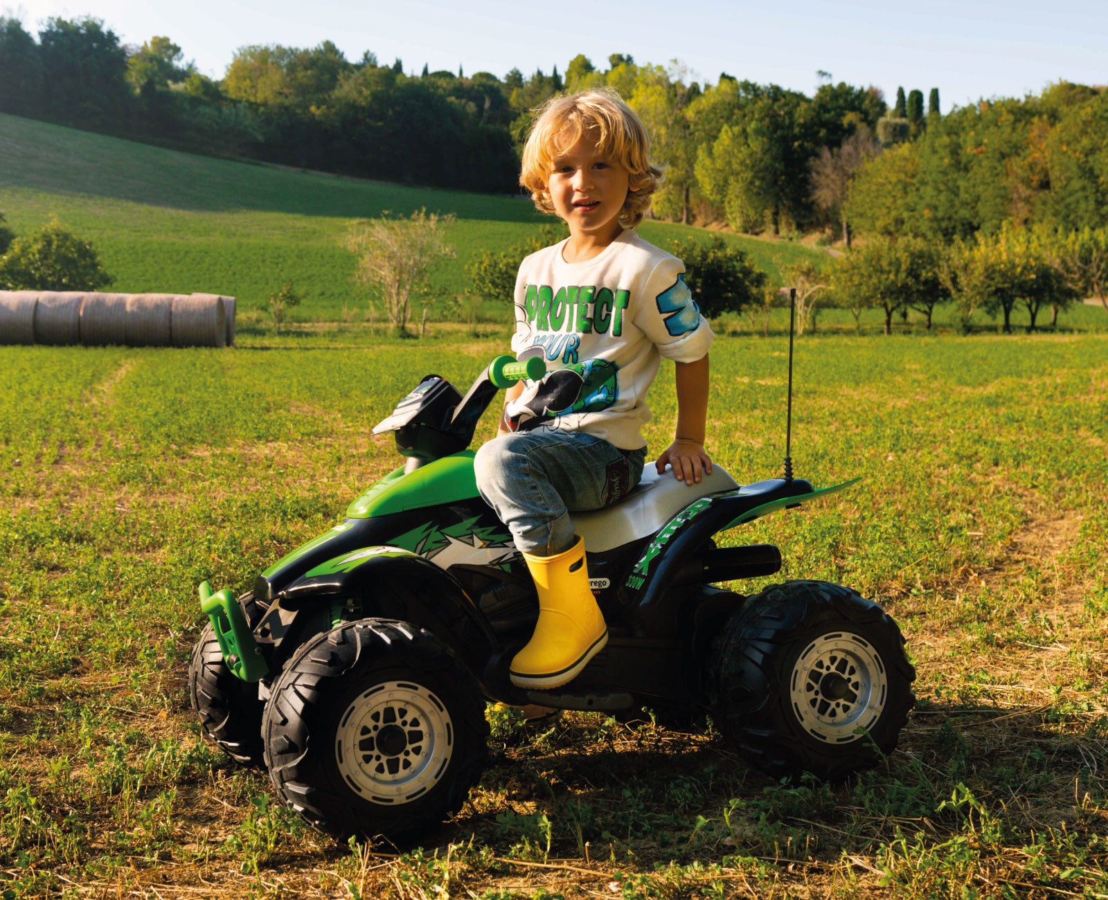 Peg Perego Corral T-Rex 330W 12V – Aufsitz-Quad – 64,5×99,5×65,5 cm – 6,7 km/h, 40 kg – ab 3 Jahren – grün/schwarz