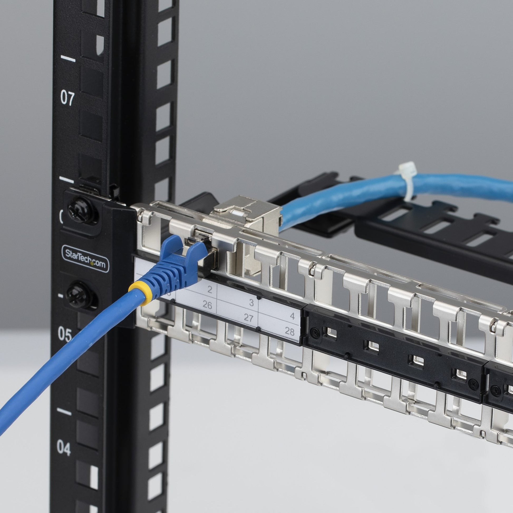 StarTech.com Keystone Patchpanel – 48× RJ-45, Cat6a/Cat8, 1U (19"), Stahl, Schwarz