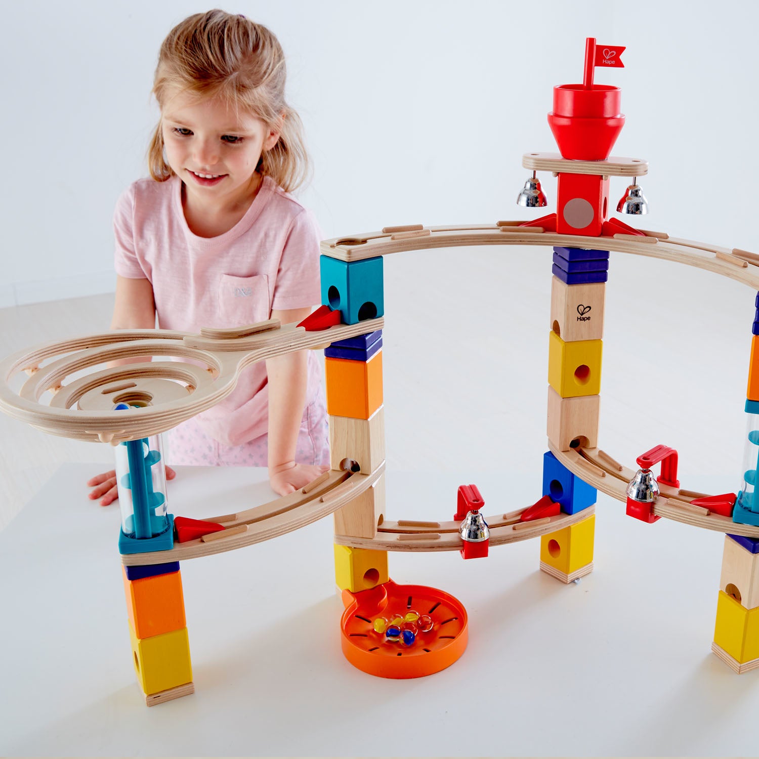 Hape QUADRILLA Aus der Burg entkommen Murmelbahn – 102-teilig – ab 4 Jahren – mehrfarbig