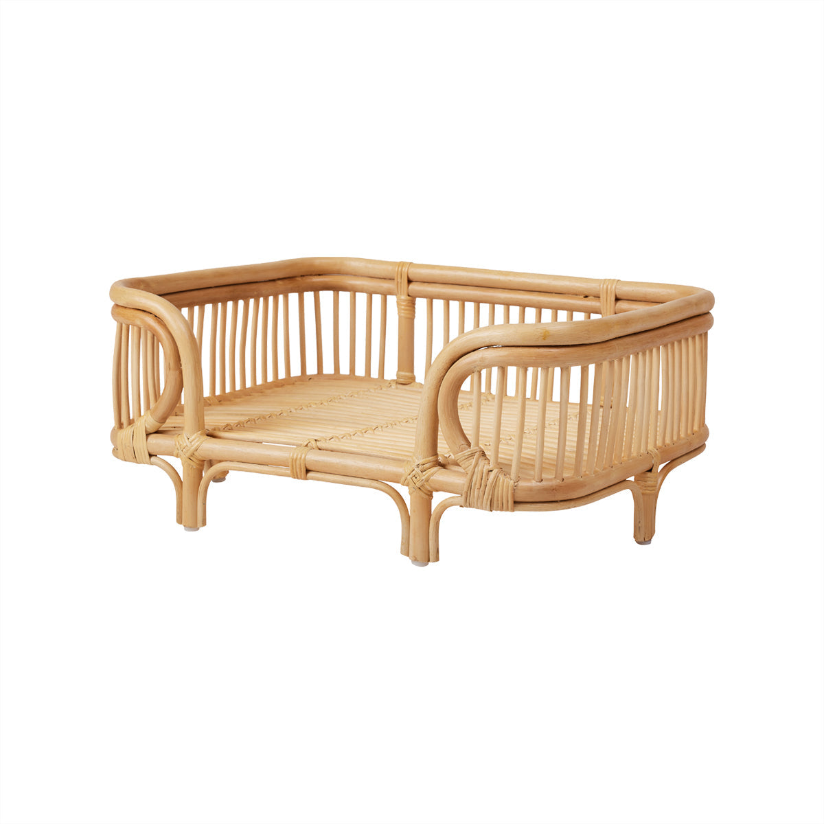 OYOY Otto Hundebett M – 55 × 69 × 30 cm – Rattan – beige
