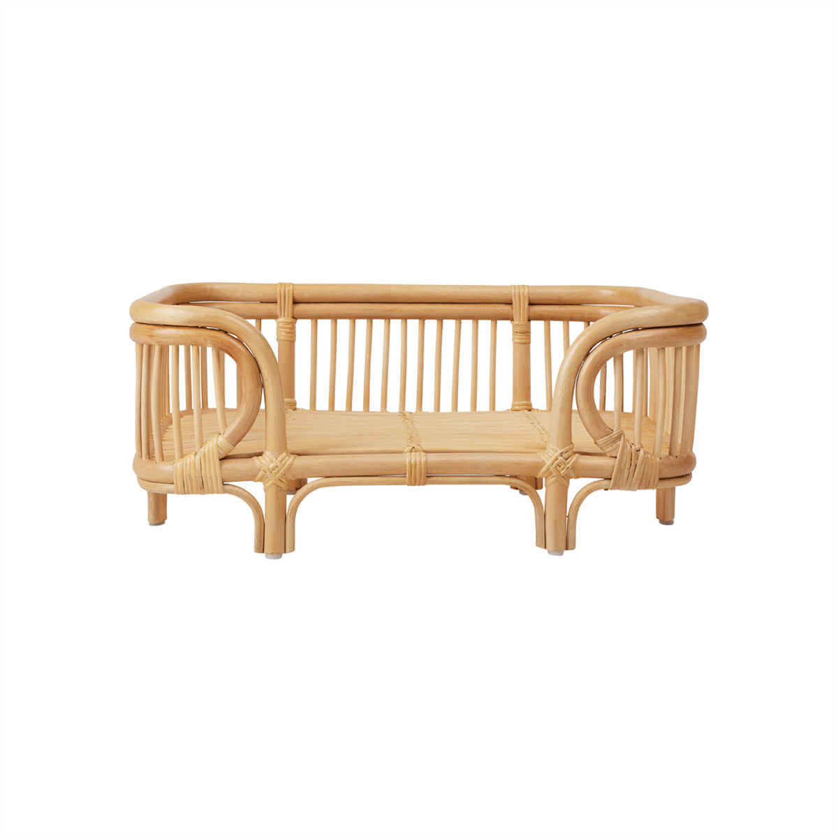 OYOY Otto Hundebett M – 55 × 69 × 30 cm – Rattan – beige