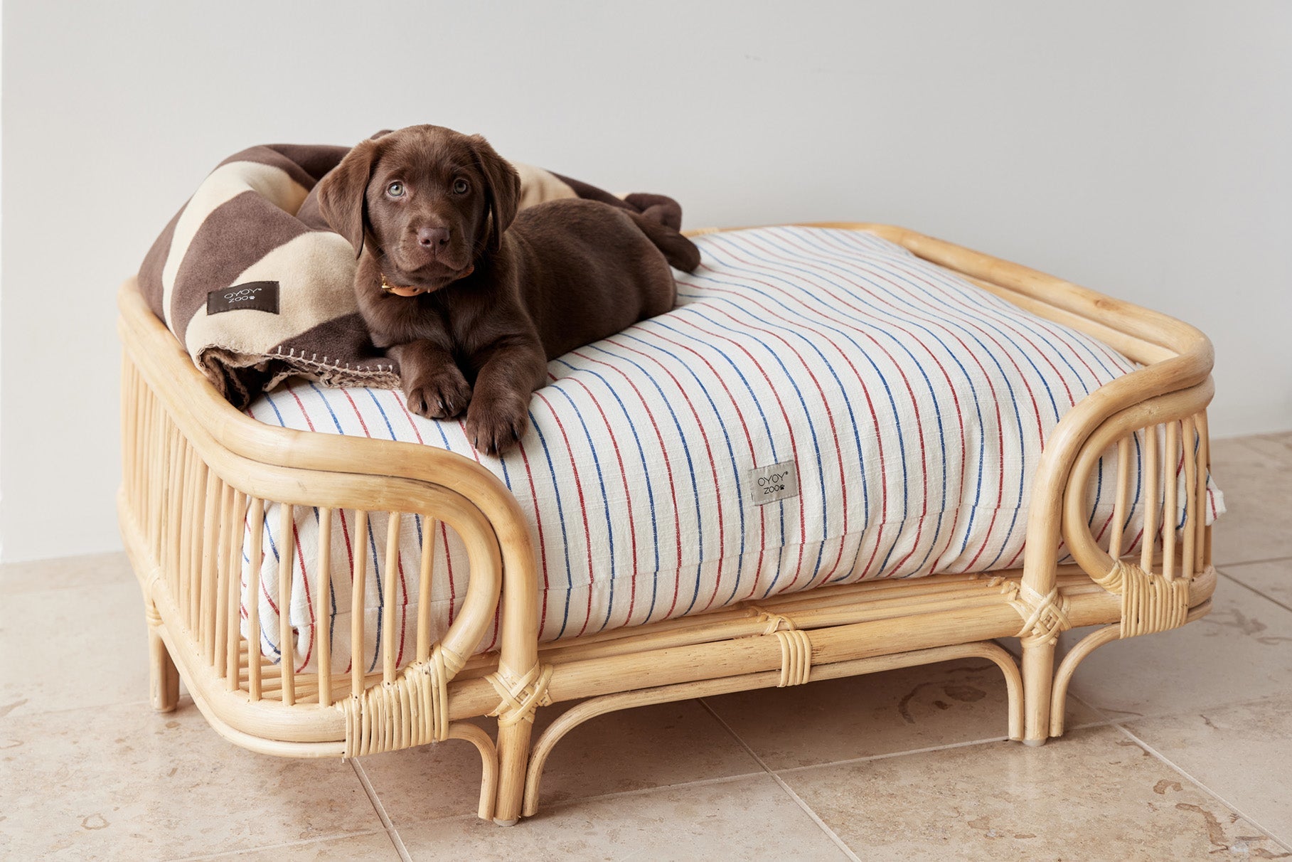 OYOY Otto Hundebett M – 55 × 69 × 30 cm – Rattan – beige