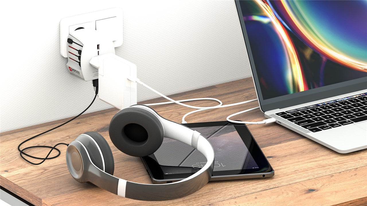 SKROSS MUV Reiseadapter 2-polig – 2× USB-A, 5 V/2,4 A (geteilt) – für weltweite Steckdosen – Weiss