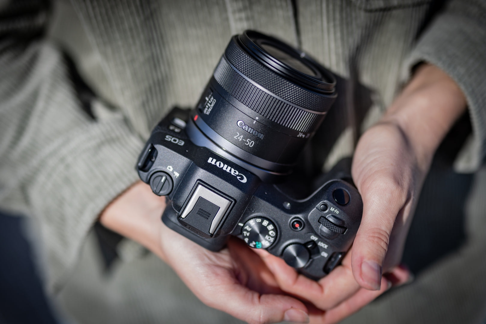 Canon EOS R8 Kit RF 24–50mm f/4,5–6,3 IS STM – Vollformat, 24,2 MP, 4K, schwarz