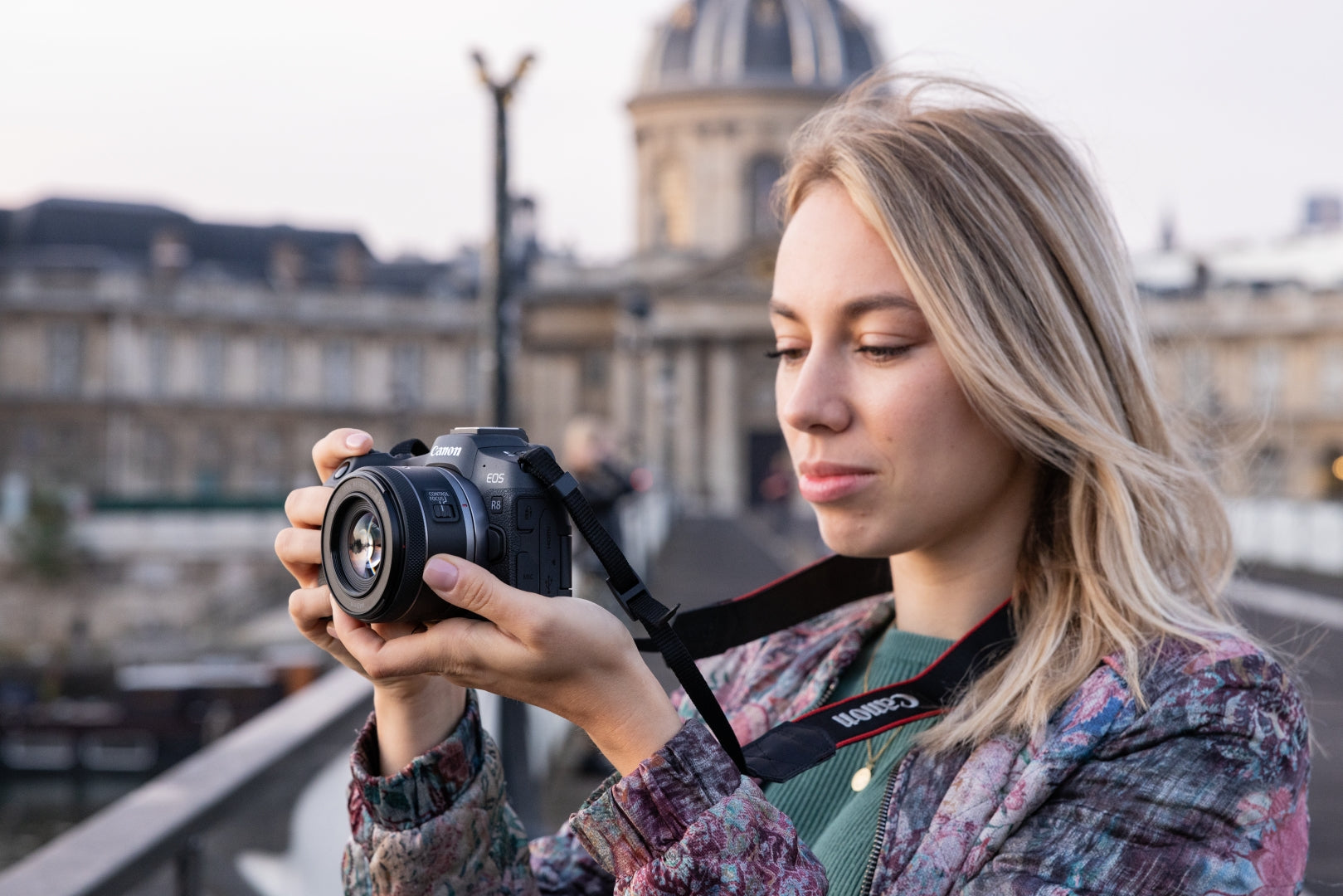 Canon EOS R8 Kit RF 24–50mm f/4,5–6,3 IS STM – Vollformat, 24,2 MP, 4K, schwarz